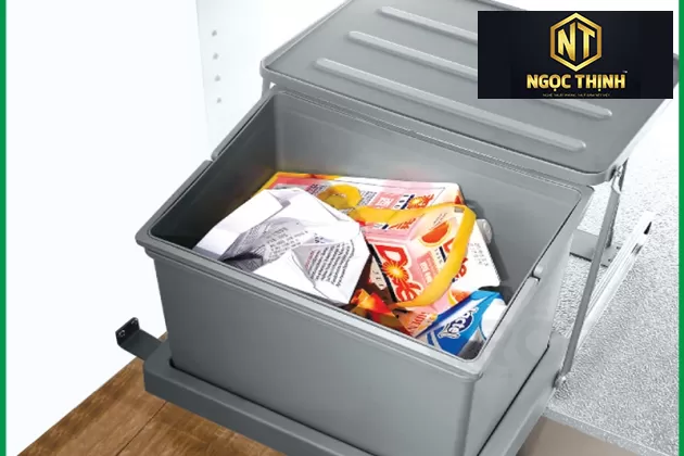 Thùng đựng rác gắn cánh thông minh tiện lợi cho tủ bếp